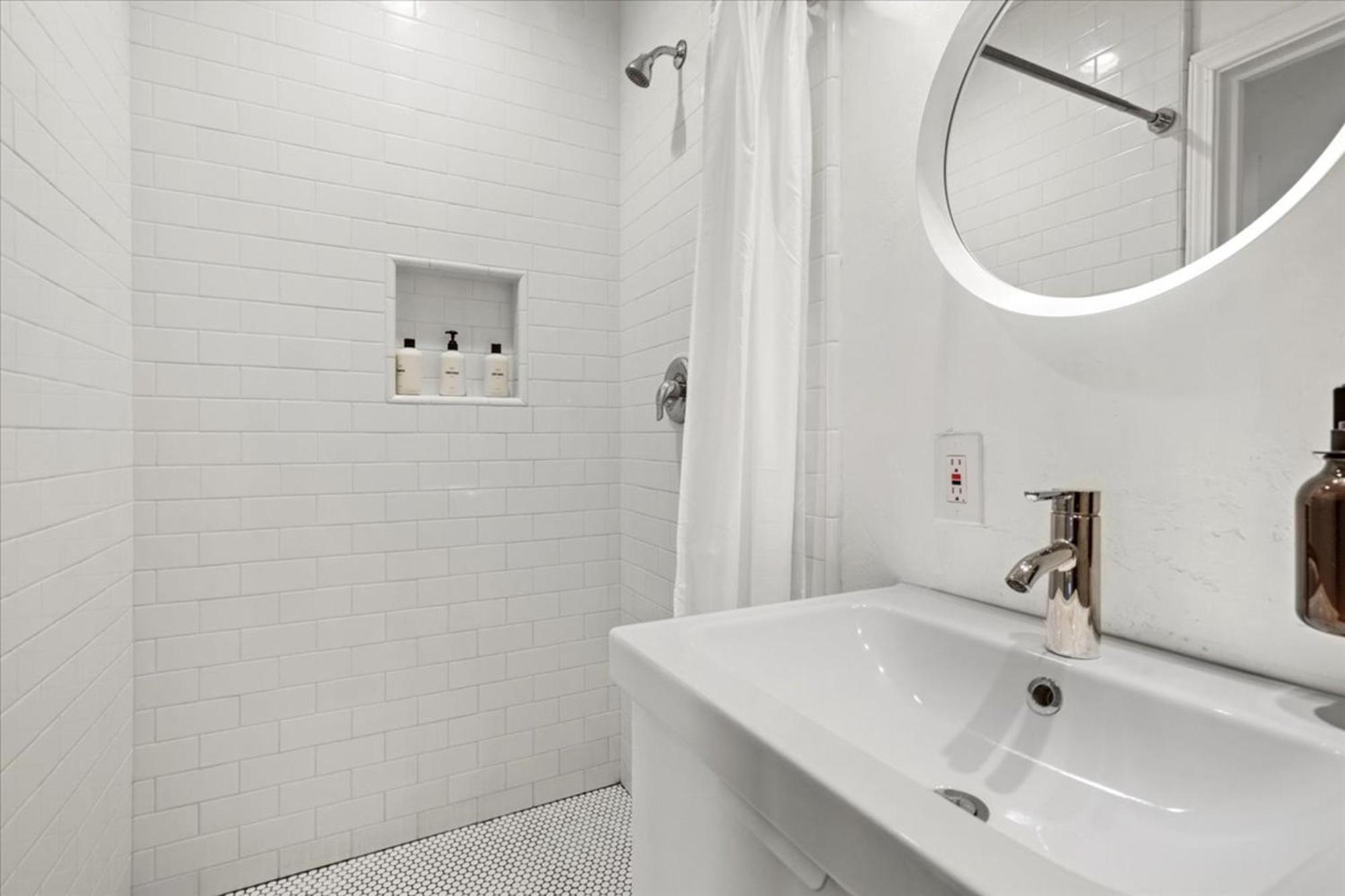 Holiday home New Beautiful Boho By Beach, Downtown + Shops